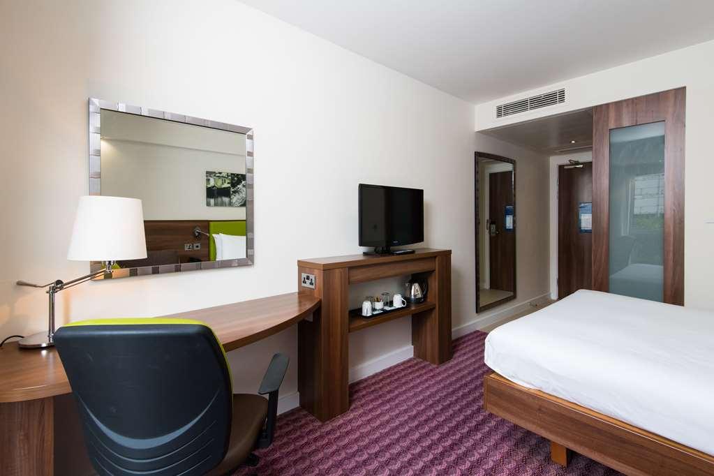 Hampton By Hilton Birmingham Jewellery Quarter Hotel Room photo